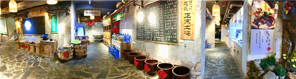 油菜花旁老柴房