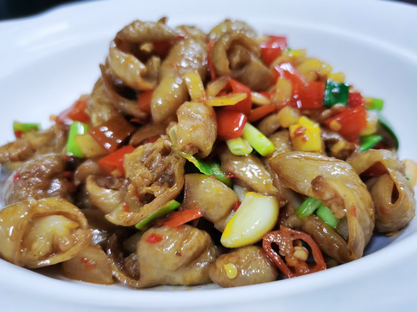 油菜花旁老柴房厨之娘生爆肥肠