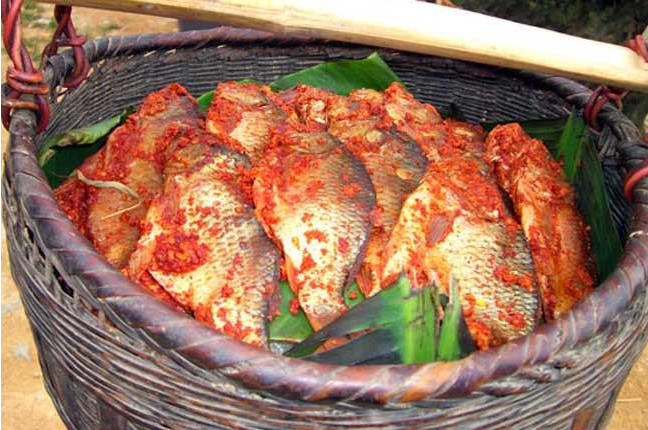 湖南湘西苗族特色菜：苗族腌鱼