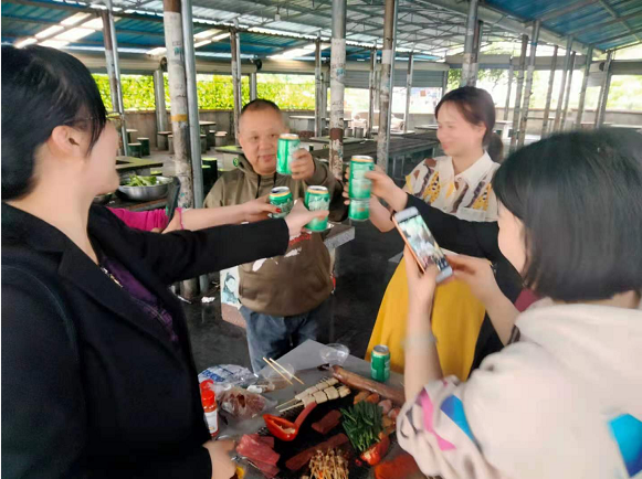 油菜花旁老柴房 户外拓展活动