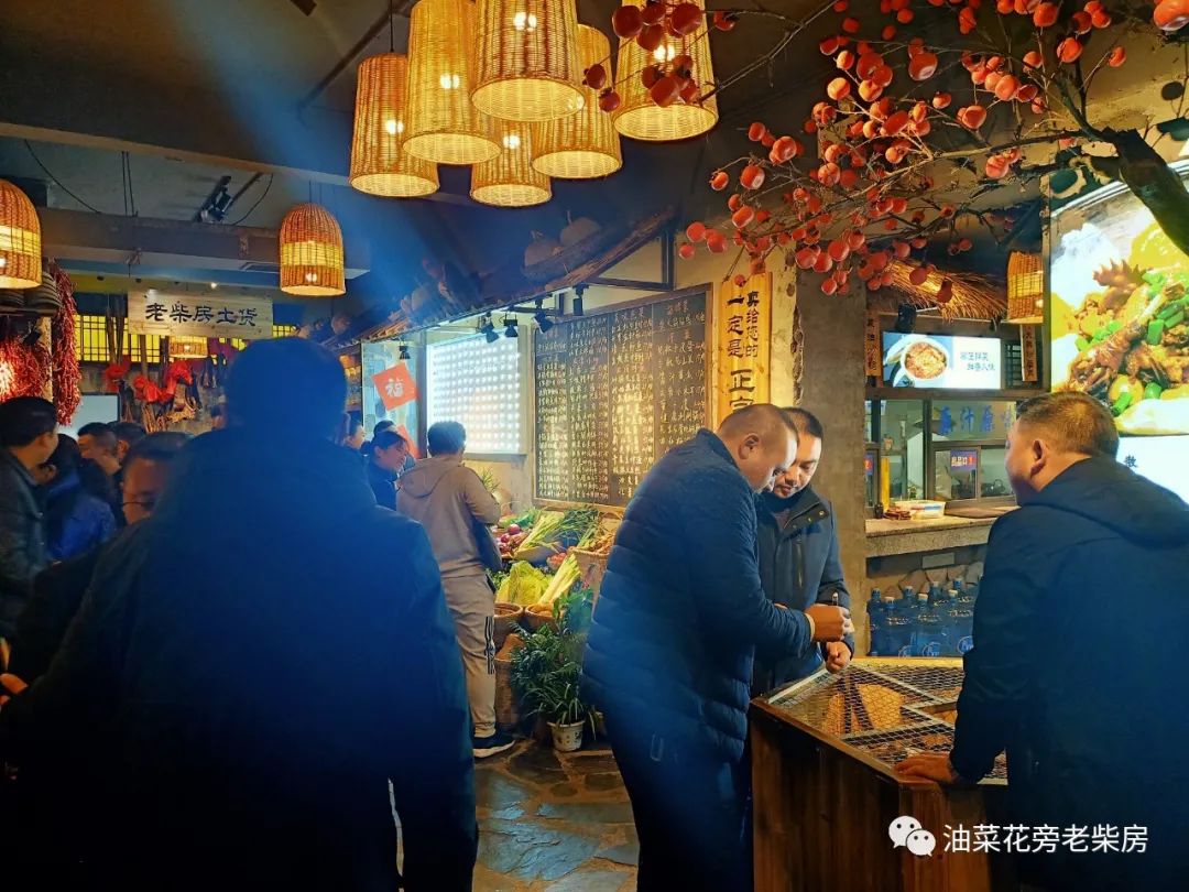 油菜花旁老柴房 感恩母亲节